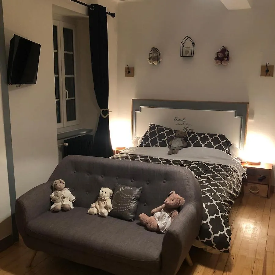 Chez Celine Et Philippe Chambre Atelier Dans Propriete De Charme Avec Piscine Le Fossat