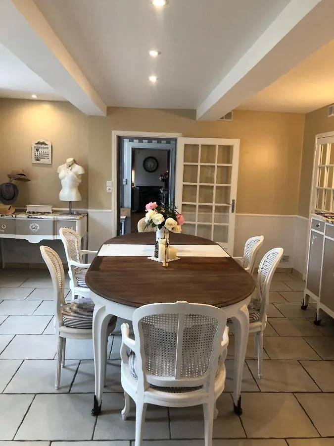 Chez Celine Et Philippe Chambre Atelier Dans Propriete De Charme Avec Piscine Le Fossat Homestay