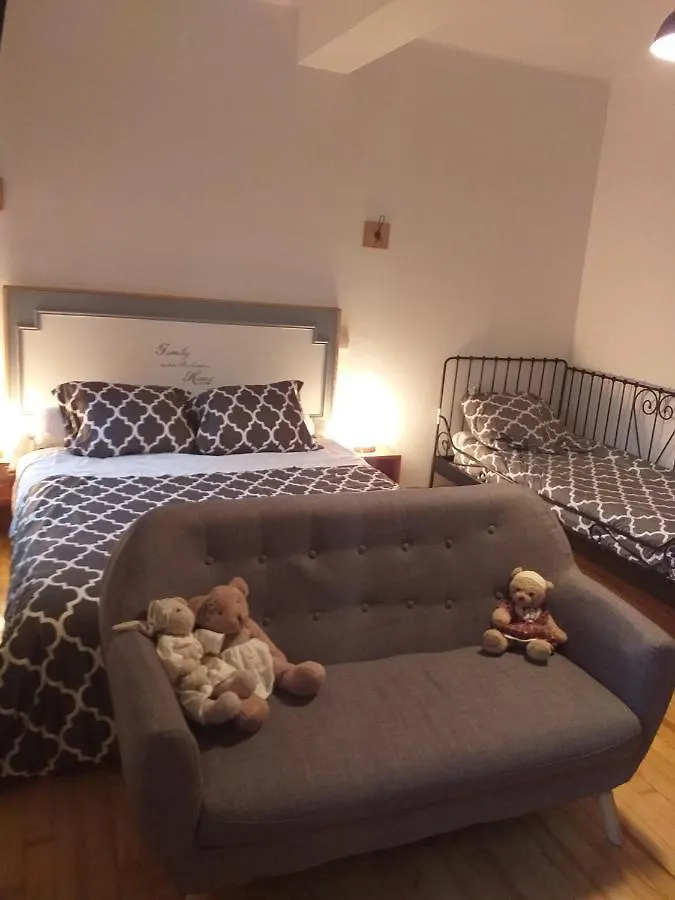 Homestay Chez Celine Et Philippe Chambre Atelier Dans Propriete De Charme Avec Piscine Le Fossat